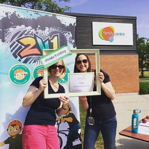 MLHealthUnit's tweet image. Celebrating #kids1stday and #SafeKidsWeek with @LCCLdn Westmount Family Centre @MLPS911 and @LPFFA #KidsandConcussion #SKW2018 @parachutecanada (^MM)