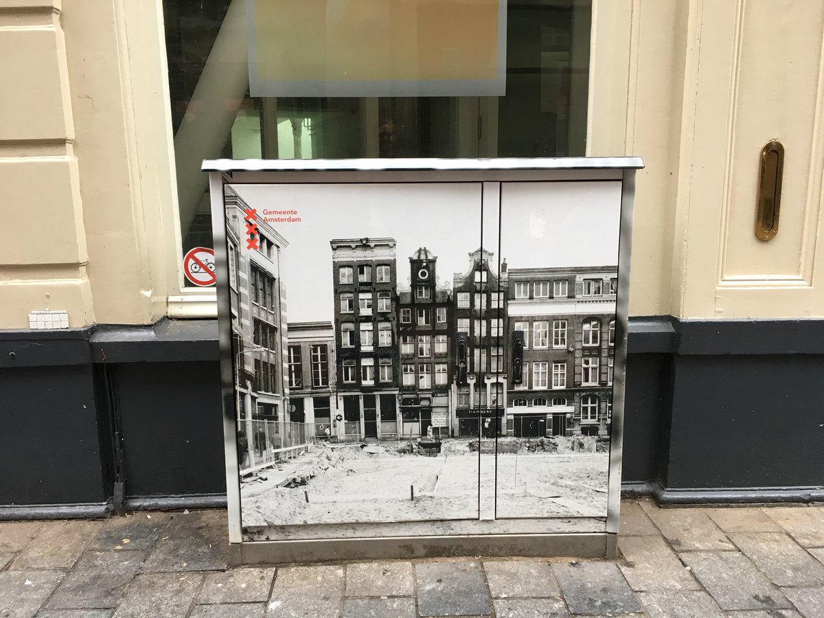 netevenleuker's tweet photo. Leuk project/goed initiatief. Georganiseerd via @020centrum @AmsterdamNL, ondernemers, bewoners? #Warmoesstraat 08-06-3018 https://t.co/T8frAgg158