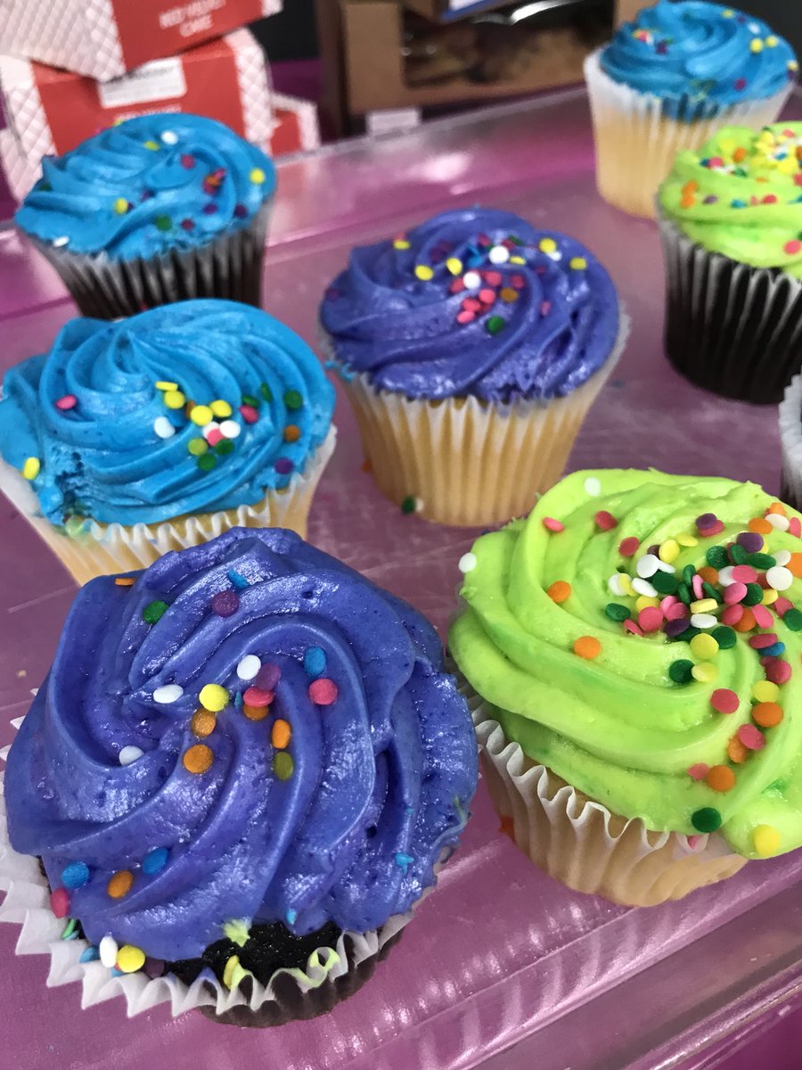 regina_dailey05's tweet photo. Thanks to all the associates for donating sweets for our bake sale! Now let’s get a sugar rush. @BohannonTodd @kenny_sims  @sheronh_172 @Rachael0172 @Thedepot0172 @JimNunnTHD @elisiatumHD https://t.co/511orcDrUT