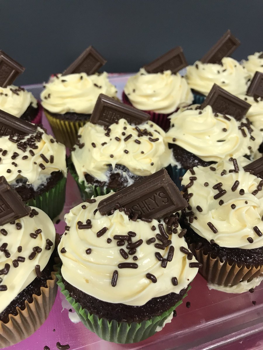 regina_dailey05's tweet photo. Thanks to all the associates for donating sweets for our bake sale! Now let’s get a sugar rush. @BohannonTodd @kenny_sims  @sheronh_172 @Rachael0172 @Thedepot0172 @JimNunnTHD @elisiatumHD https://t.co/511orcDrUT