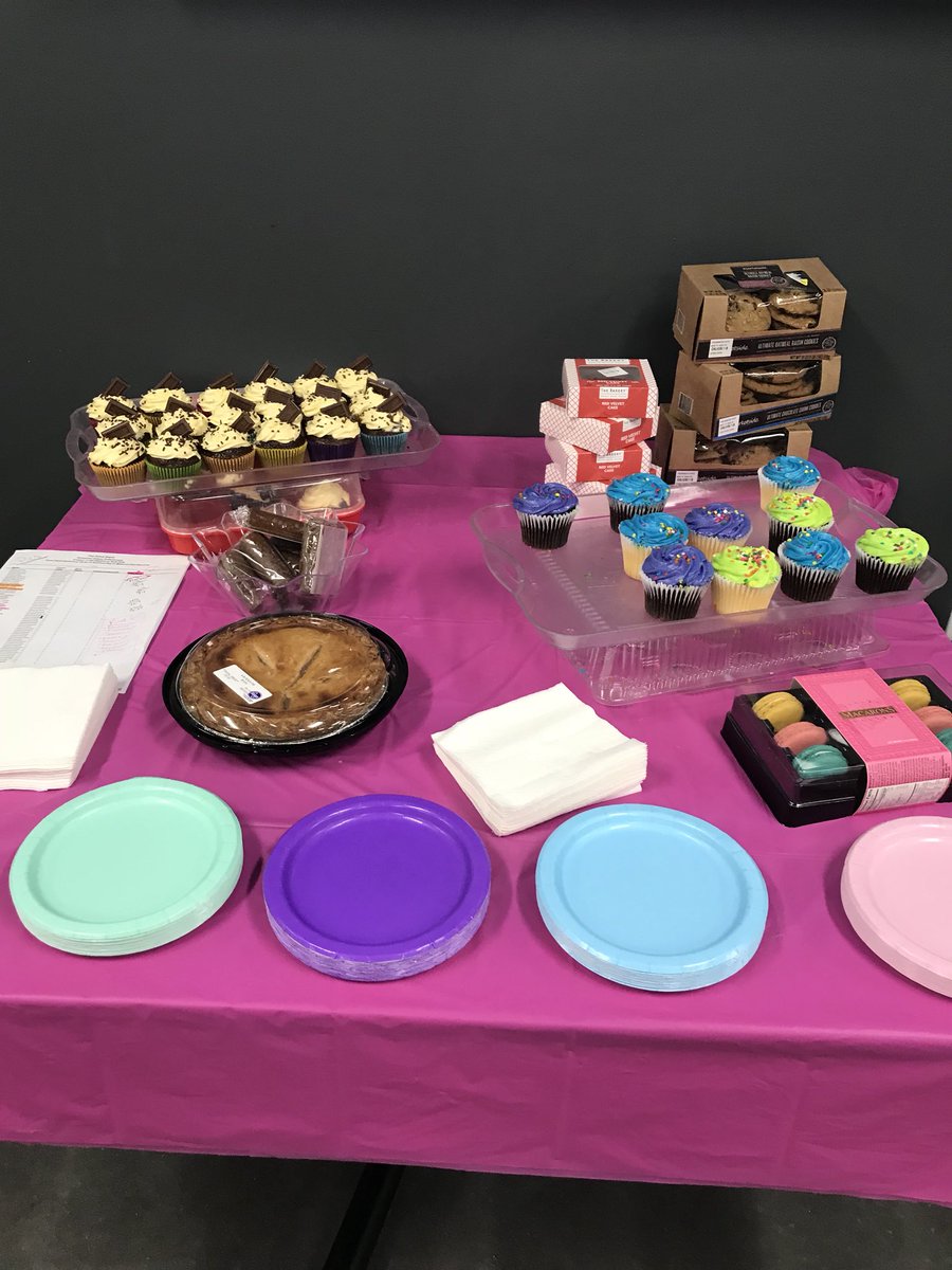 regina_dailey05's tweet photo. Thanks to all the associates for donating sweets for our bake sale! Now let’s get a sugar rush. @BohannonTodd @kenny_sims  @sheronh_172 @Rachael0172 @Thedepot0172 @JimNunnTHD @elisiatumHD https://t.co/511orcDrUT