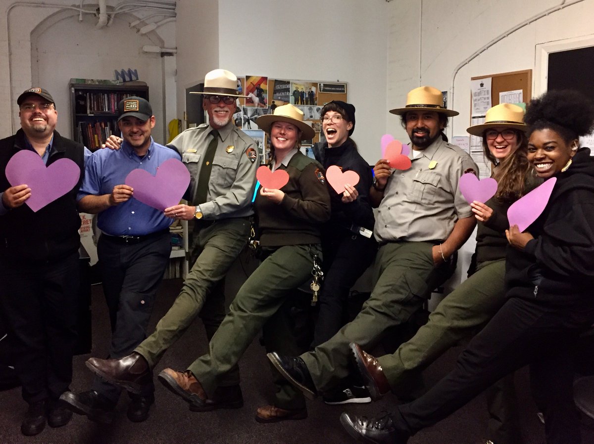 AlcatrazIsland's tweet photo. Happy #BestFriends Day!

Alcatraz #ParkRangers and #GGNPC staff (Golden Gate National Parks Conservancy) show some park partner love!

#NPS101 #FindYourPark
Photo: John Moran, GGNPC https://t.co/xRdMXb5e4g