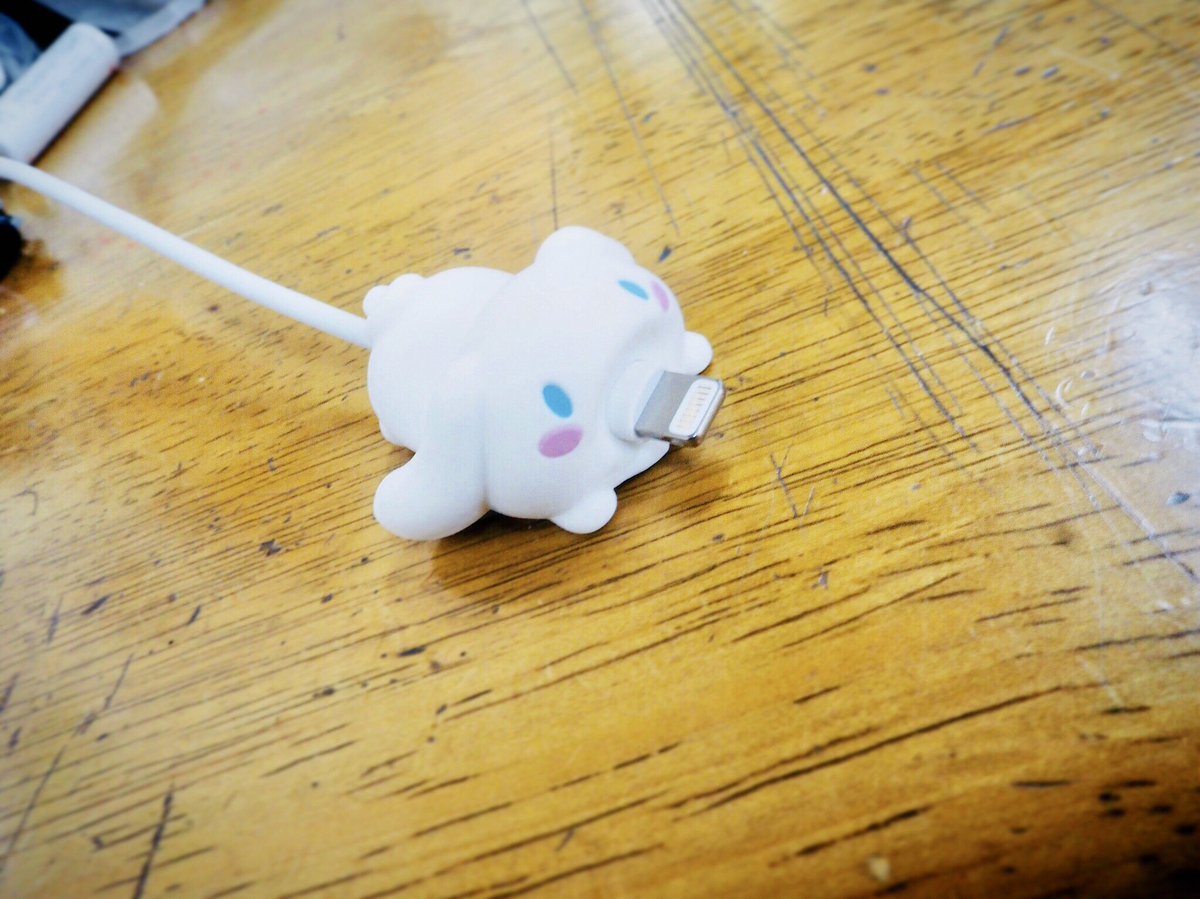 mei_crown313's tweet photo. おれの充電ケーブルなんか住みはじめた🐑 https://t.co/QQJmEMFlld
