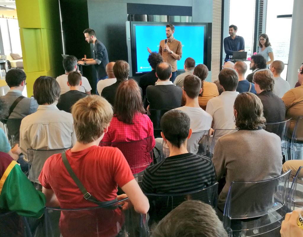 WindowsFrance's tweet photo. Ce soir, les membres de #HouseOfFans sont réunis @microsoftfrance pour découvrir les dernières nouveautés #Windows10 et se rencontrer ! #ExplorerParty https://t.co/sB6xeLX76L