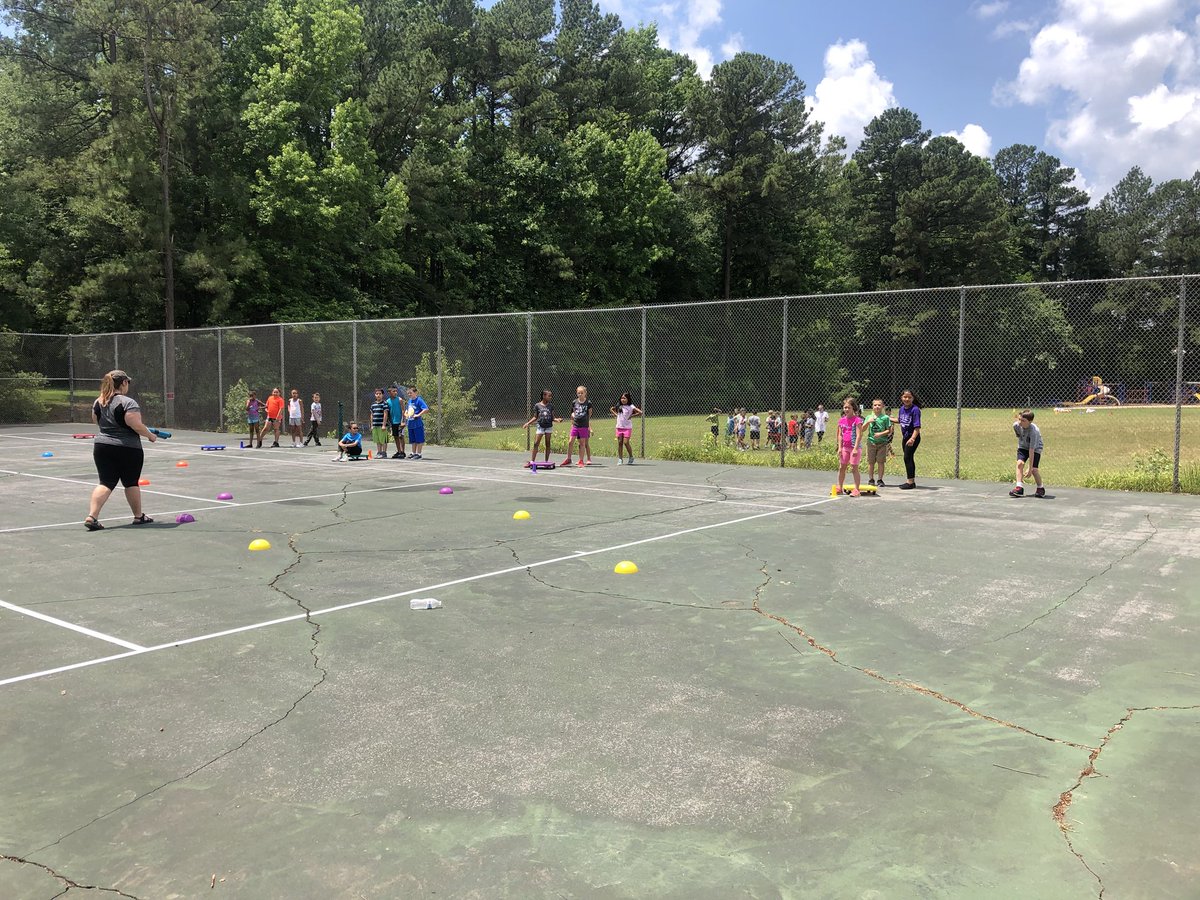 About to start MY favorite station!! Spraying the students!! #FieldDay #LastDayOfSchool <a href="/SCESROARS/">Swift Creek</a>
