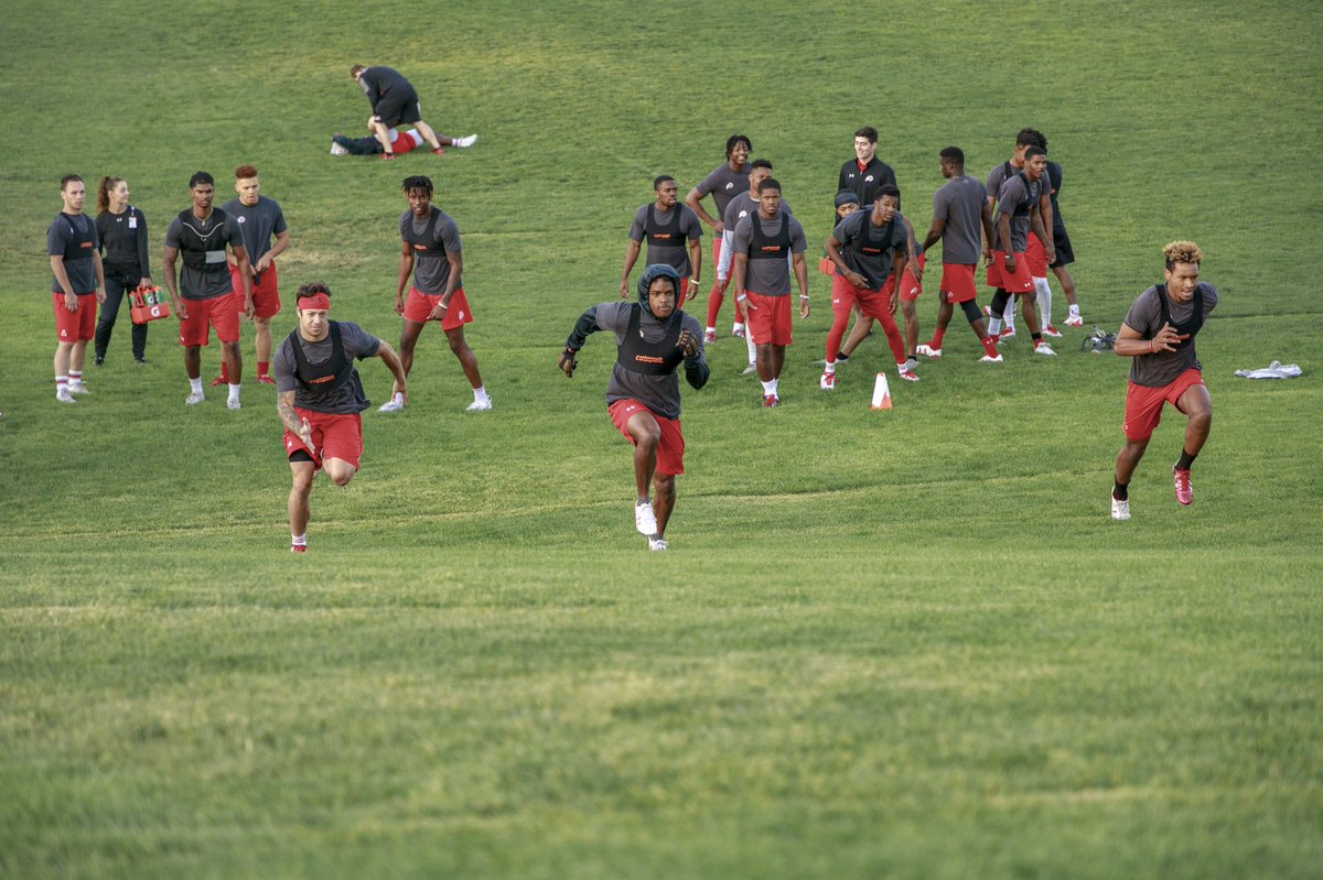 “Every morning you have two choices: continue to sleep with your dreams, or wake up and chase them.”

A few 📸 from this morning’s team run.