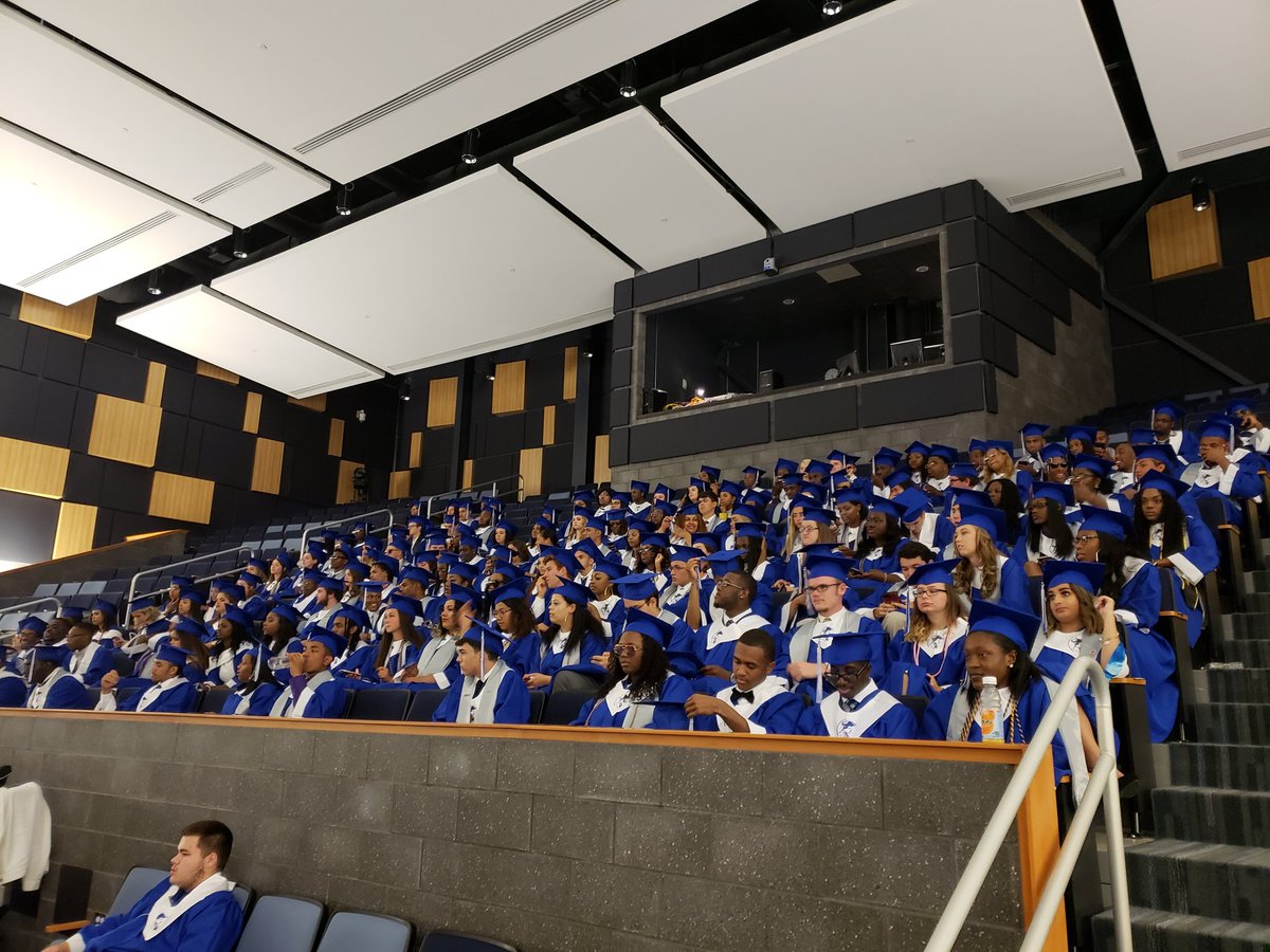 SGronauDHS's tweet photo. Congrats Class of 2018!! #shouldabeenasenator @dhssenators2018 https://t.co/B2646tMAV1