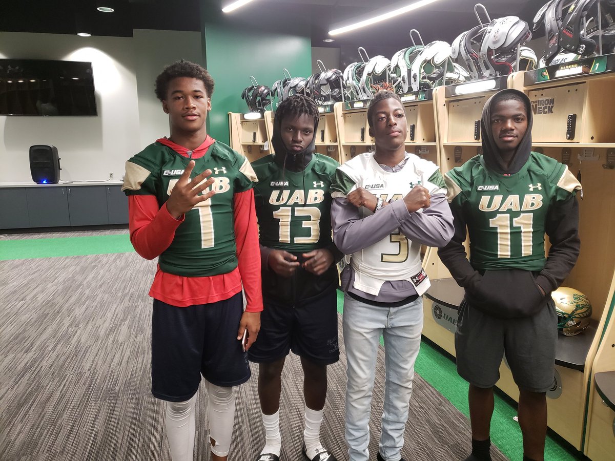 CoachDMcClendon's tweet photo. The 4 Sr Horsemen & Soph Stars #hillstyle https://t.co/0ChQVJIjiU