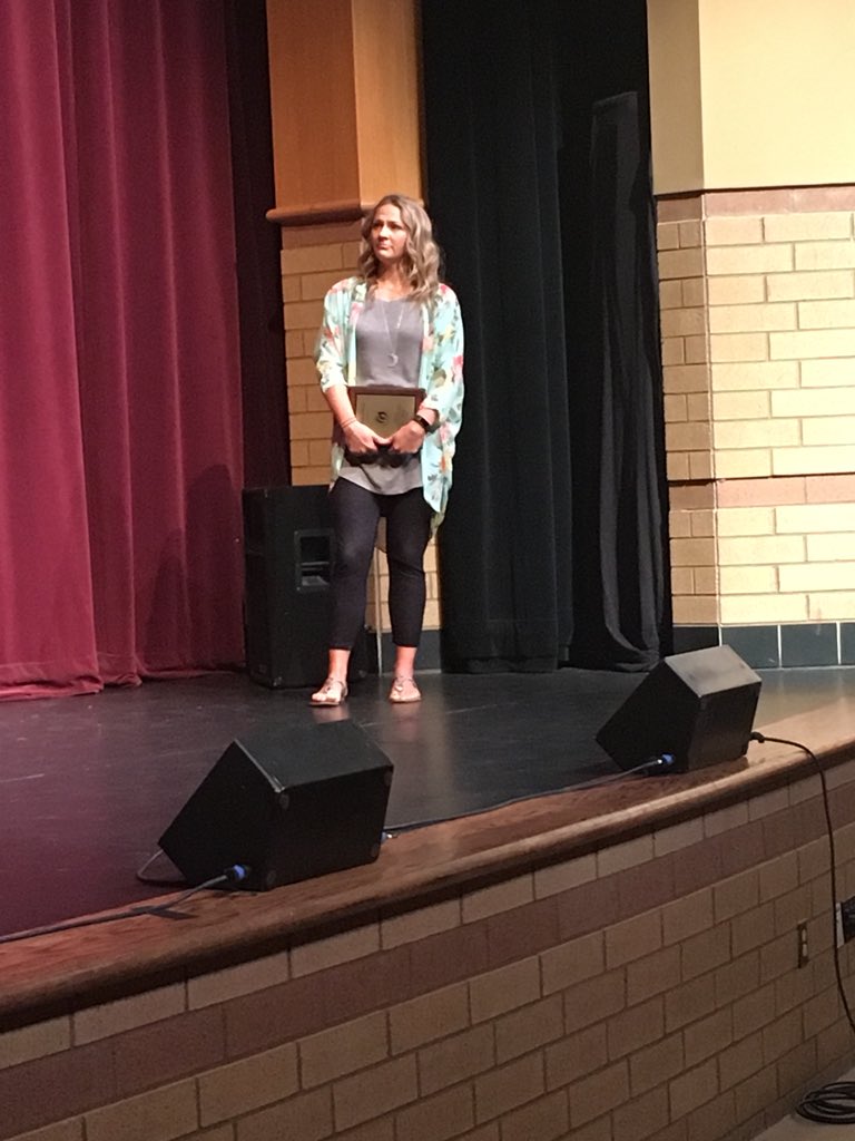 GlendalePLS's tweet photo. Congratulations Heather Hartman!  You are so deserving of this award and much more. We appreciate all that you do!  #glendalelakerpride https://t.co/NJc3TLRKYE