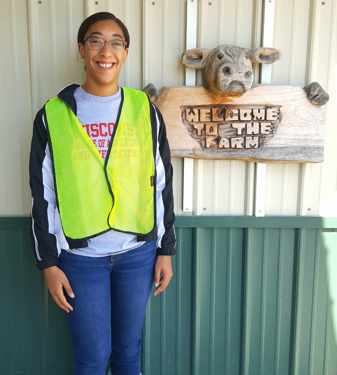 AWSUWM's tweet image. Welcome to the 1st Van Os lab MSc student, Rekia Salter! She and I visited @Rosy_Lane to plan a study to get data on the 🐄 cooling benefits of their milking parlor showers - a great idea they came up with for #animalwelfare