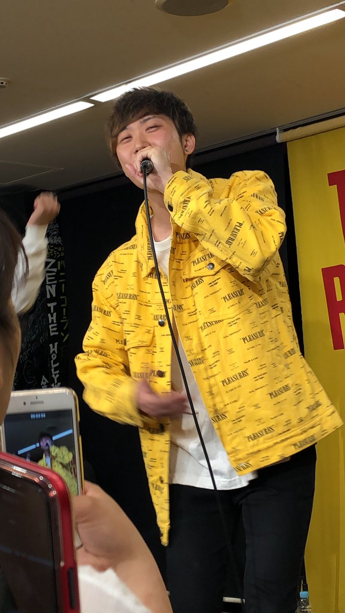 tdssherrymay's tweet photo. OverToneリリースイベント楽しかったー😊🎶
どの曲も素敵だけど、「Wave」はやっぱり心に響く🎶あの歌い出しが好き⭐️
写真もCDも大切な思い出😊😊
緊張しててへんに笑顔になったら、やがみくんが「むっちゃ笑うやん」には面白かったwww

次はワンマンライブ🎶🎶

#OverTunes 
#OverTone https://t.co/0o4FJo81ni