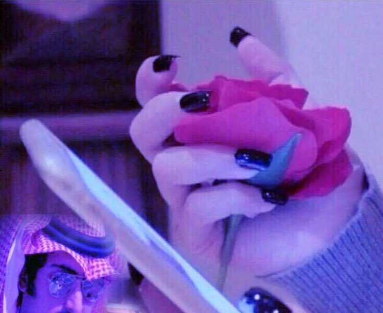da23as's tweet photo. في كل وجه يْمرني لك محيّا 
و في كل #نبضه لك مكانة رفيعة
  
في العين هذي ذكرياتك و ذيّا
فيها تفاصيل #المحبه العظيمه♥️ https://t.co/QPSQfZqMmy