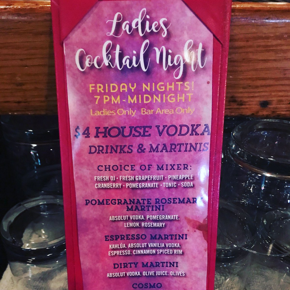 CollectorsMB's tweet image. It’s ladies night!!!! $4 martinis and “vodka and..” drinks! See you there! 😆 🍸 🍹
