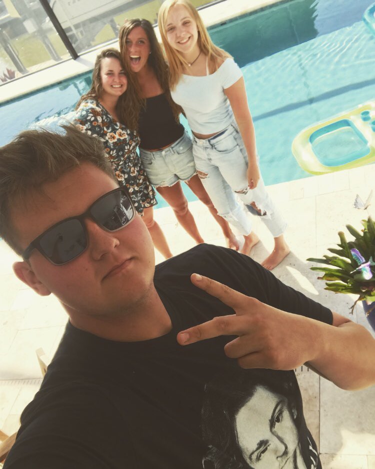 erinmckinley15's tweet photo. Gang’s all here!! https://t.co/67c4Ner89r