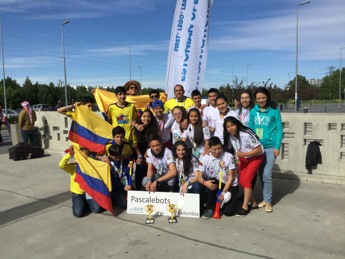 PCIS_UNIMINUTO's tweet photo. Hoy finalizó el @FLLESTOpen2018. Estamos muy felices como @UNIMINUTOCOL y PCIS por hacer parte del proceso de #Coalbots y #Pascalebots, los equipos que representaron a Colombia en esta importante competencia internacional de robótica.
#fllestopen2018 https://t.co/scCAjyIVjy