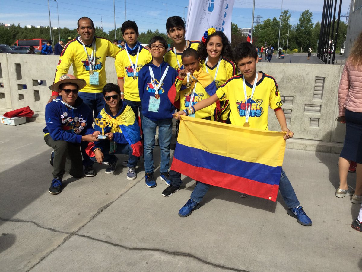 PCIS_UNIMINUTO's tweet photo. Hoy finalizó el @FLLESTOpen2018. Estamos muy felices como @UNIMINUTOCOL y PCIS por hacer parte del proceso de #Coalbots y #Pascalebots, los equipos que representaron a Colombia en esta importante competencia internacional de robótica.
#fllestopen2018 https://t.co/scCAjyIVjy