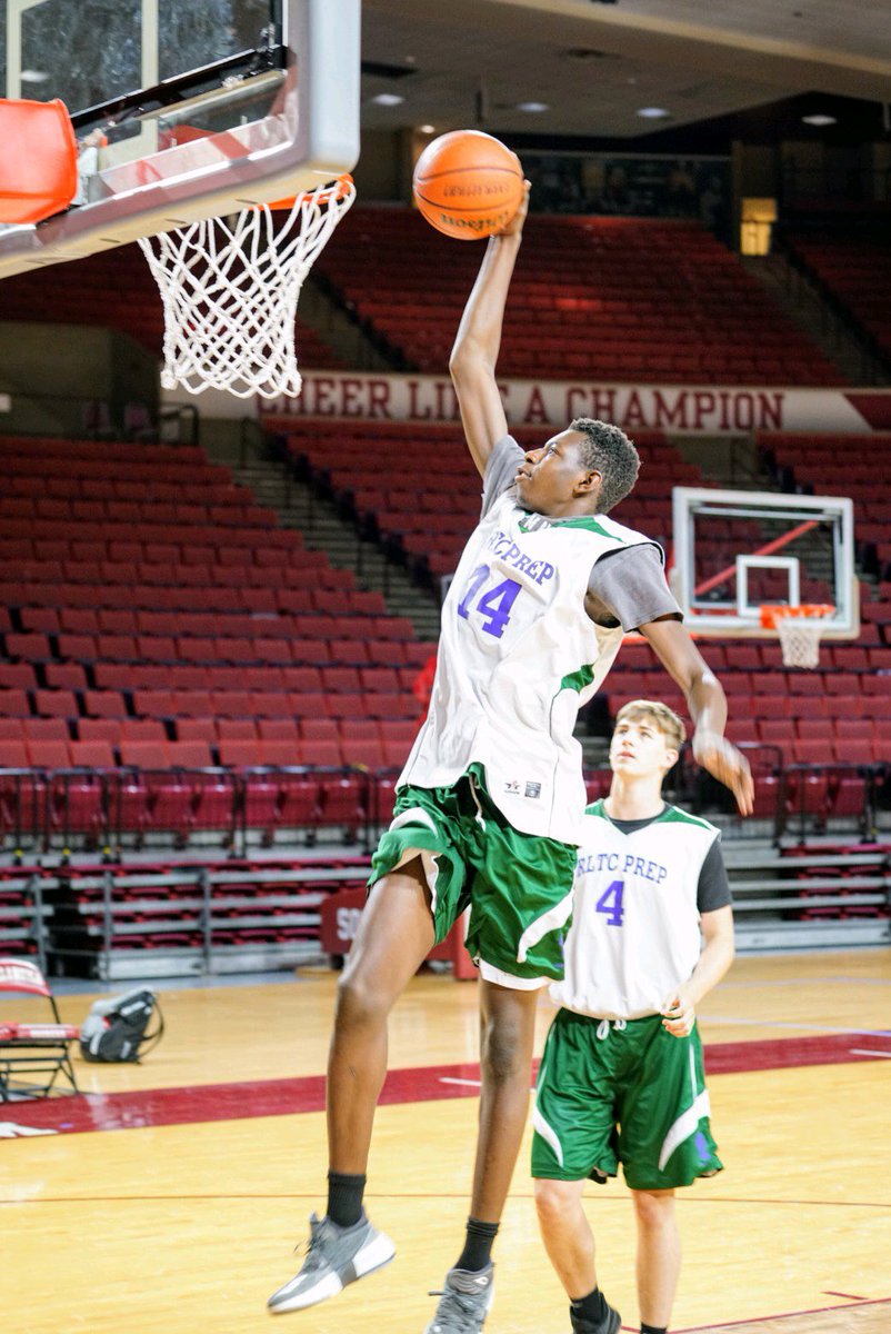 GymHoops's tweet photo. @GthEzekiel 2022 PF playing with RLTC Prep at the OU team camp #Rltcprep https://t.co/VkoindyqoV