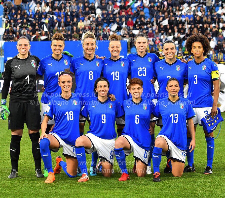 lauraboldrini's tweet photo. Le ragazze italiane sono delle vere professioniste anche se formalmente purtroppo non riconosciute come tali. 

Grazie a loro l’Italia sarà rappresentata ai mondiali di calcio. 

Forza campionesse, faccio il tifo per voi!

#ItaliaPortogallo https://t.co/CZnlXXk4L2
