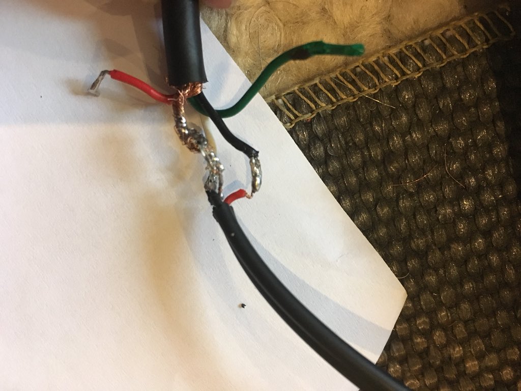 rathersharp's tweet image. I just need somewhere to stick some photos. Midi out mod Korg Volca Keys. #Lovel #sand #CoronationStreet #coding #WorldOceansDay