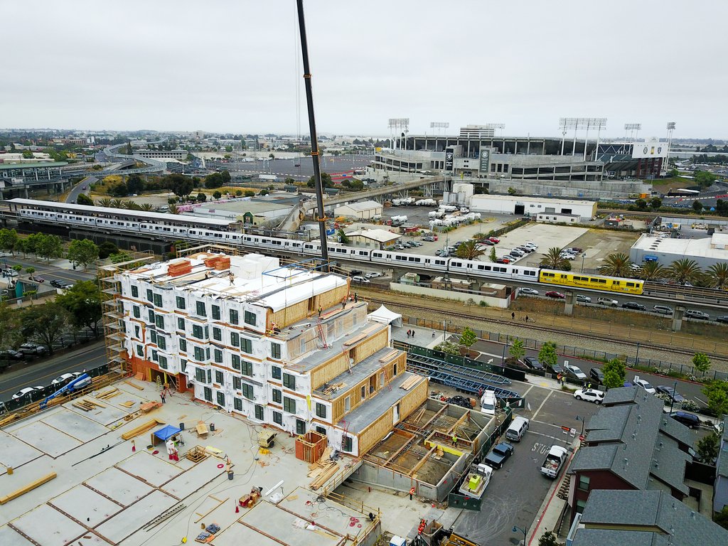 GuerdonModular's tweet image. Our Coliseum Connections project going up in Oakland, California. Across the street from the Bart station and a short walk to the #OaklandColiseum &amp;amp; #OracleCenter. If you&apos;re an #Athletics OR #GoldenStateWarriors fan, you might want to get on the waiting list!