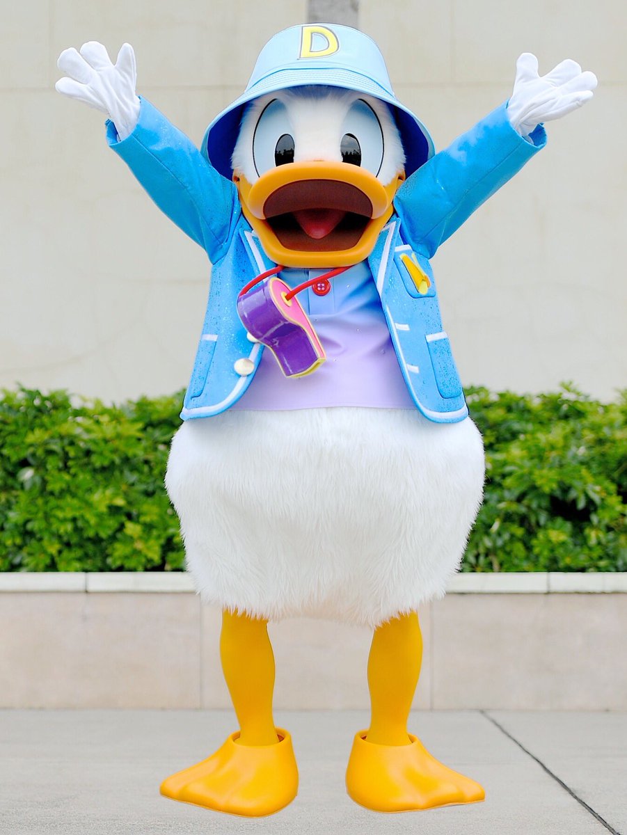 MezzoMikiD's tweet photo. ドナルドは1934年6月9日公開の
『かしこいメンドリ』で
スクリーンデビューしました！
お誕生日おめでとう☆
https://t.co/zzQzdSMr3N https://t.co/9U8cKY2ui0