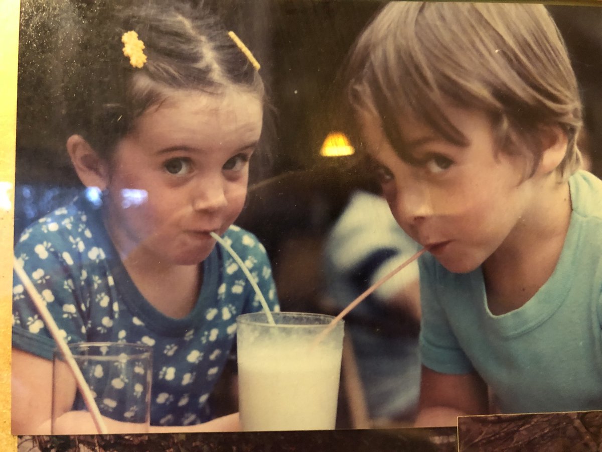 SirChandlerBlog's tweet photo. Colonia 🇺🇾 1979 con #hermana1 https://t.co/iymQDAwc8A