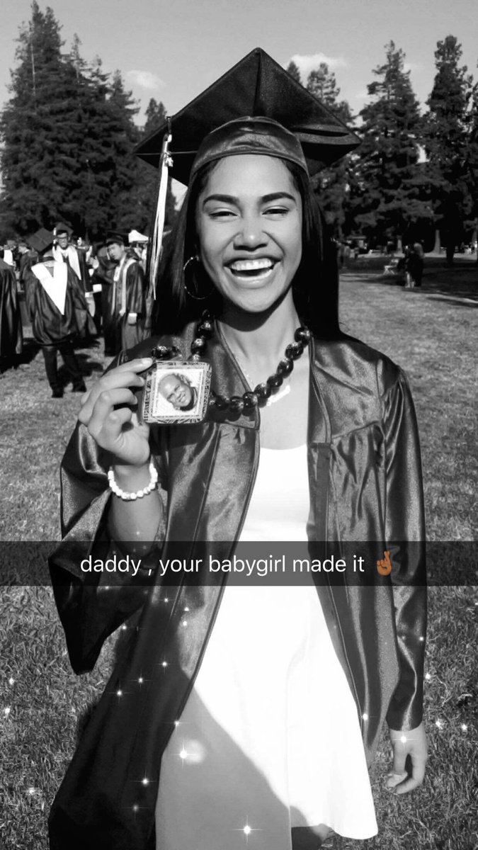 memioanaaa's tweet image. Right before you passed away, you were able to attend my graduation into high school. I just graduated high school &amp;amp; I promise you, I held you in my heart the whole time💙 #ForMyDad #AlwaysADaddysGirl