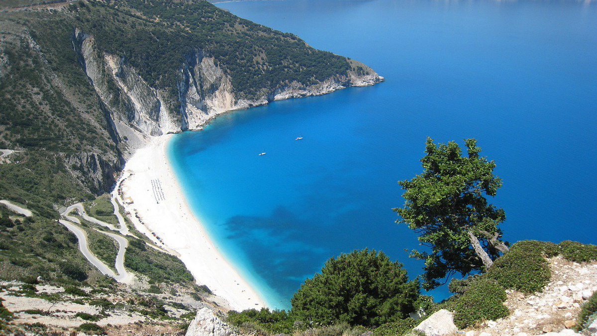 BelwareMedia's tweet photo. Behold the undeniable beauty of Myrtos, Kefalonia
#beachmonth #beach https://t.co/9hzomWrvzK