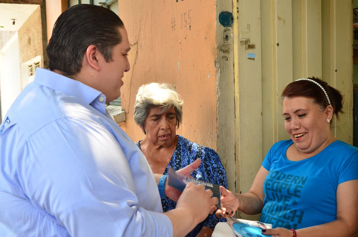 LuisMendozaBJ's tweet photo. Únicamente recorriendo casa por casa podemos conocer las inquietudes de nuestros vecinos. Sus propuestas también están incluidas en nuestro proyecto por un Benito Juárez mejor.

#LaFuerzadeBJenelCongreso https://t.co/S8beEtSWCL