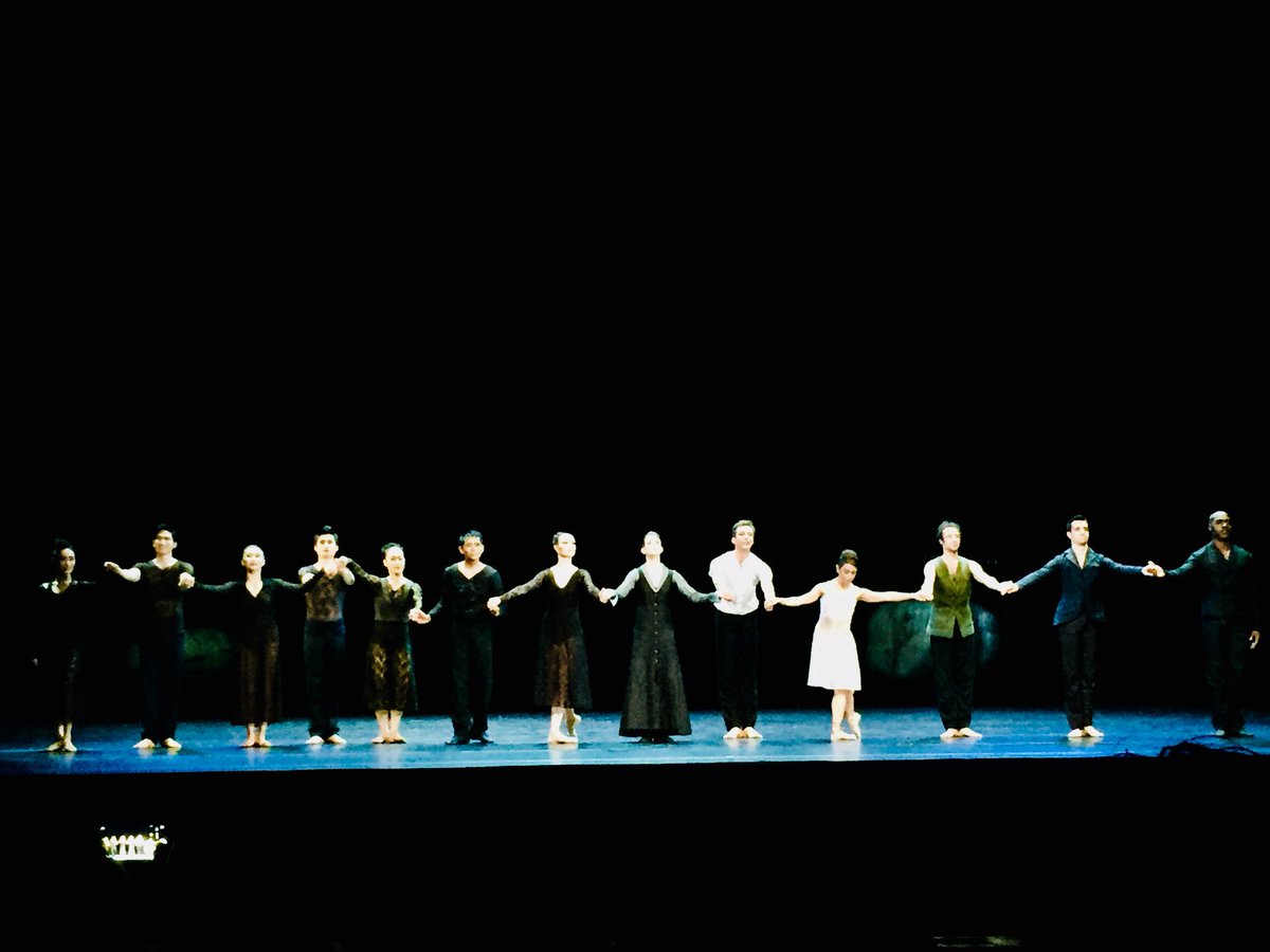 ManuelBrug's tweet photo. He made it! #MartinSchläpfers #SwanLake @ballettamrhein was a dark and intelligent retelling of a popular piece with innovative choreography an d tons of psychology in a sober environment. Masterful danced and conducted. And the one boo boy was the neglected #rotbart! https://t.co/vbR3Vm7Lop