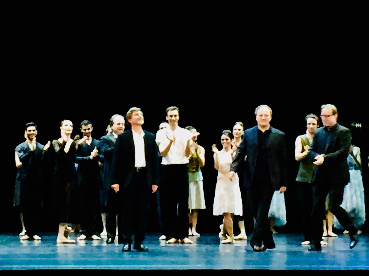ManuelBrug's tweet photo. He made it! #MartinSchläpfers #SwanLake @ballettamrhein was a dark and intelligent retelling of a popular piece with innovative choreography an d tons of psychology in a sober environment. Masterful danced and conducted. And the one boo boy was the neglected #rotbart! https://t.co/vbR3Vm7Lop