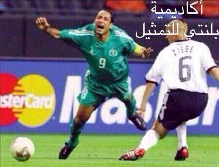 RoyalistAFC's tweet photo. هناك من يسنتر ٨ وهناك من يلقم ٨ وهناك من يمزق شباك الالمان 

تيسير معاه الاخضر يسير💚
#السعوديه_المانيا https://t.co/RBJpknPplA