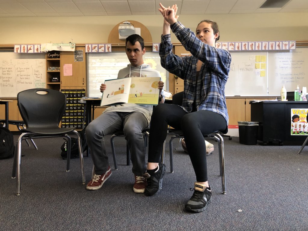 MrsWhiteASL's tweet photo. Story time! #TVHS #ASLpadawans #ASL2 https://t.co/c7uyLmkuaK