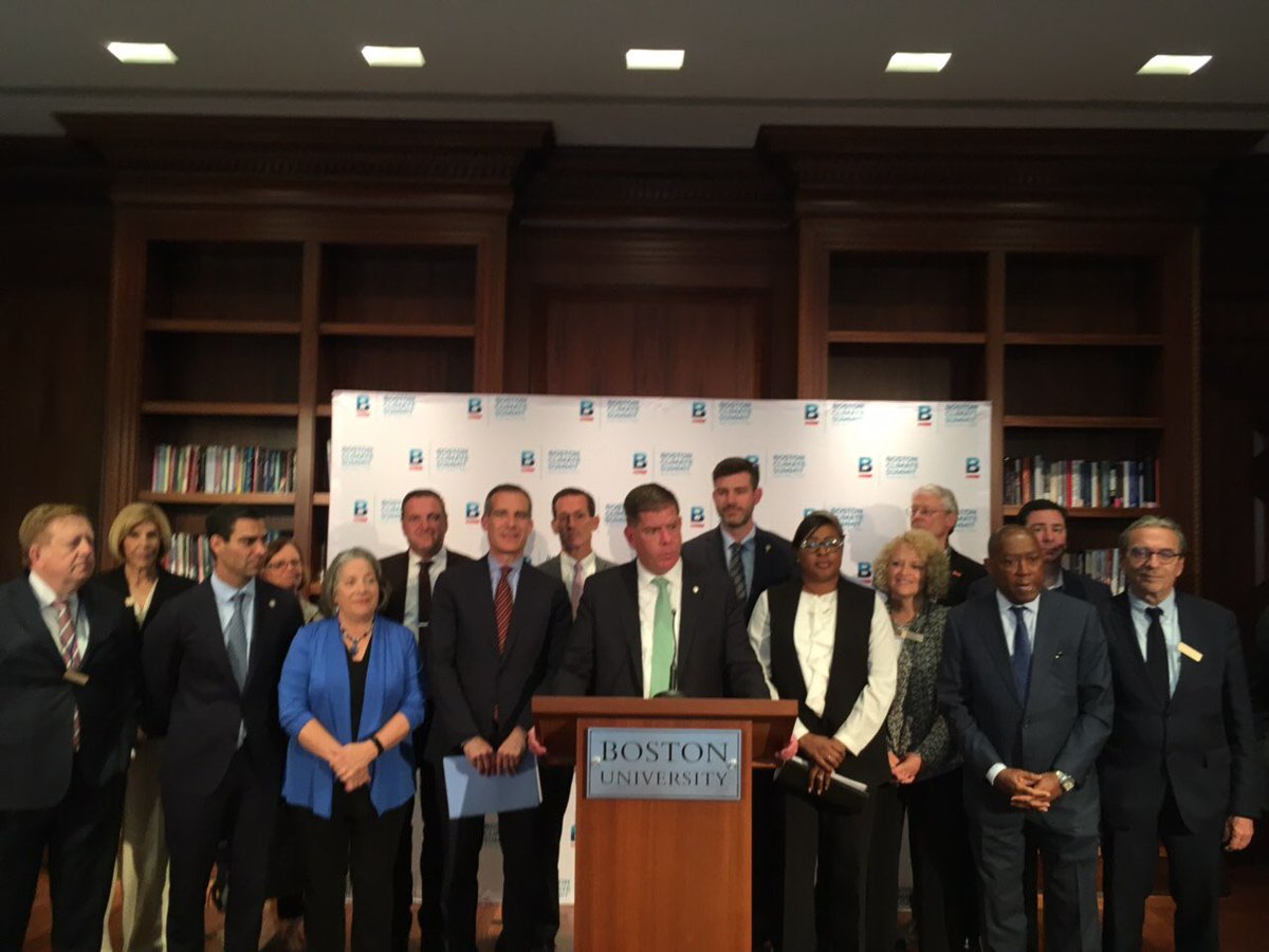 Roland_Ries's tweet photo. Aux côtés du maire de Boston @marty_walsh à l’occasion du #BostonClimateSummit. Grâce à la coalition des maires américains pour le climat, les Etats-Unis peuvent continuer d’avancer vers une économie verte.
#BostonClimateSummit https://t.co/DIydM8knwF