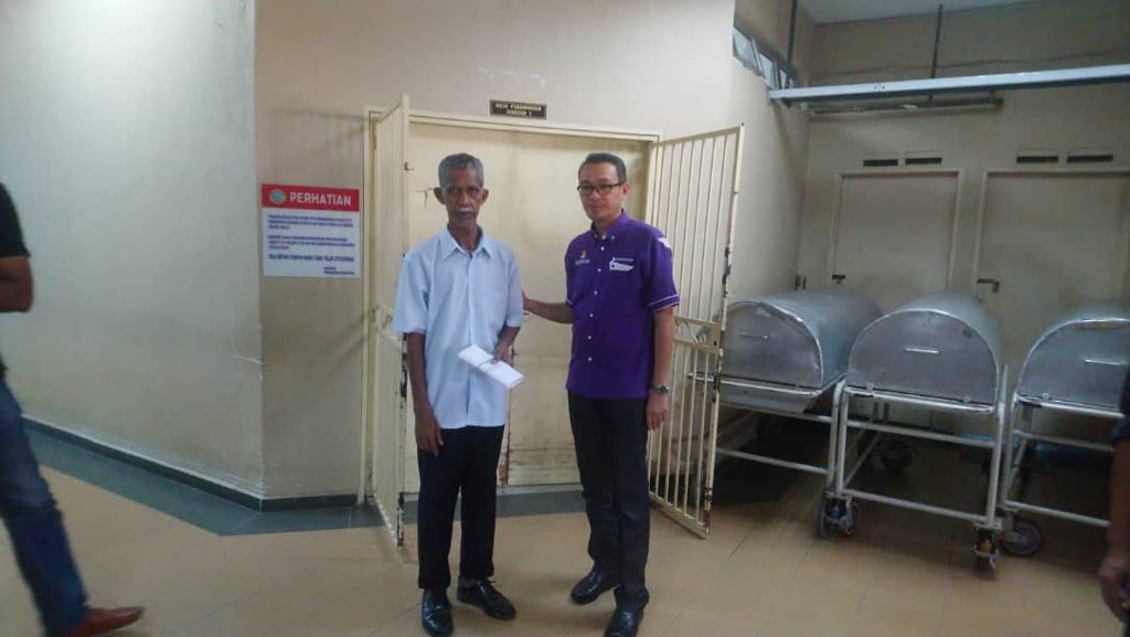 jpnr_uitms3's tweet photo. Assalamu'alaikum dan salam sejahtera

Takziah diucapkan kepada Waris keluarga kepada pelajar Semester 1 iaitu saudara MUHAMMAD FIRMAN FITRI BIN ABDUL AZIZ [AM228] yang telah kembali ke rahmatullah jam 8.28 pagi. Sedikit sumbangan dan bantuan telah disampaikan bagi meringankan- https://t.co/uyJKiZ1S5z
