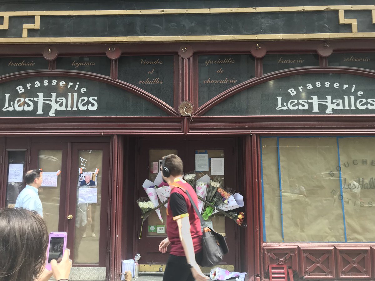 DJJudd's tweet photo. Stopped by Les Halles in NY, where people are paying their respects to Anthony Bourdain. https://t.co/KC7FuClHgE