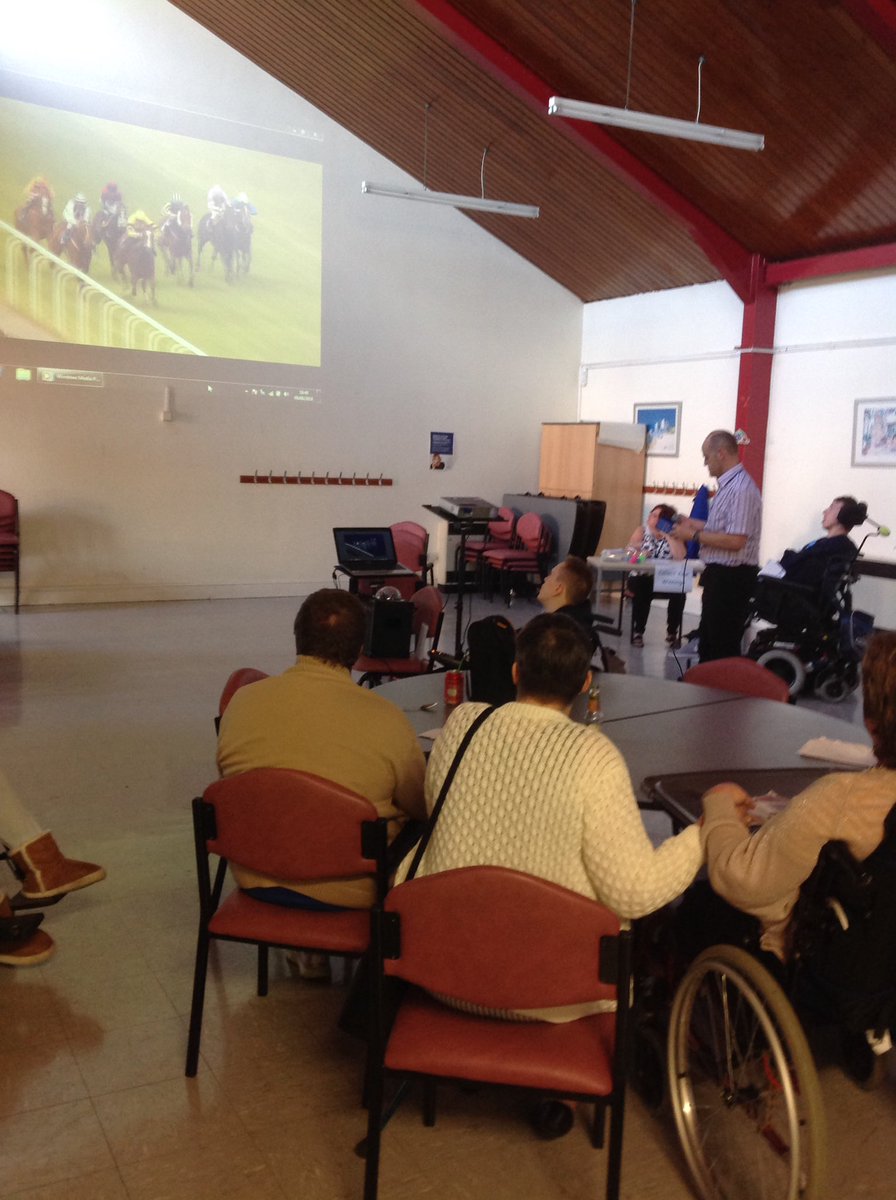 DIA_ULO's tweet photo. Paul comparing race night https://t.co/6gc3pnNe7B