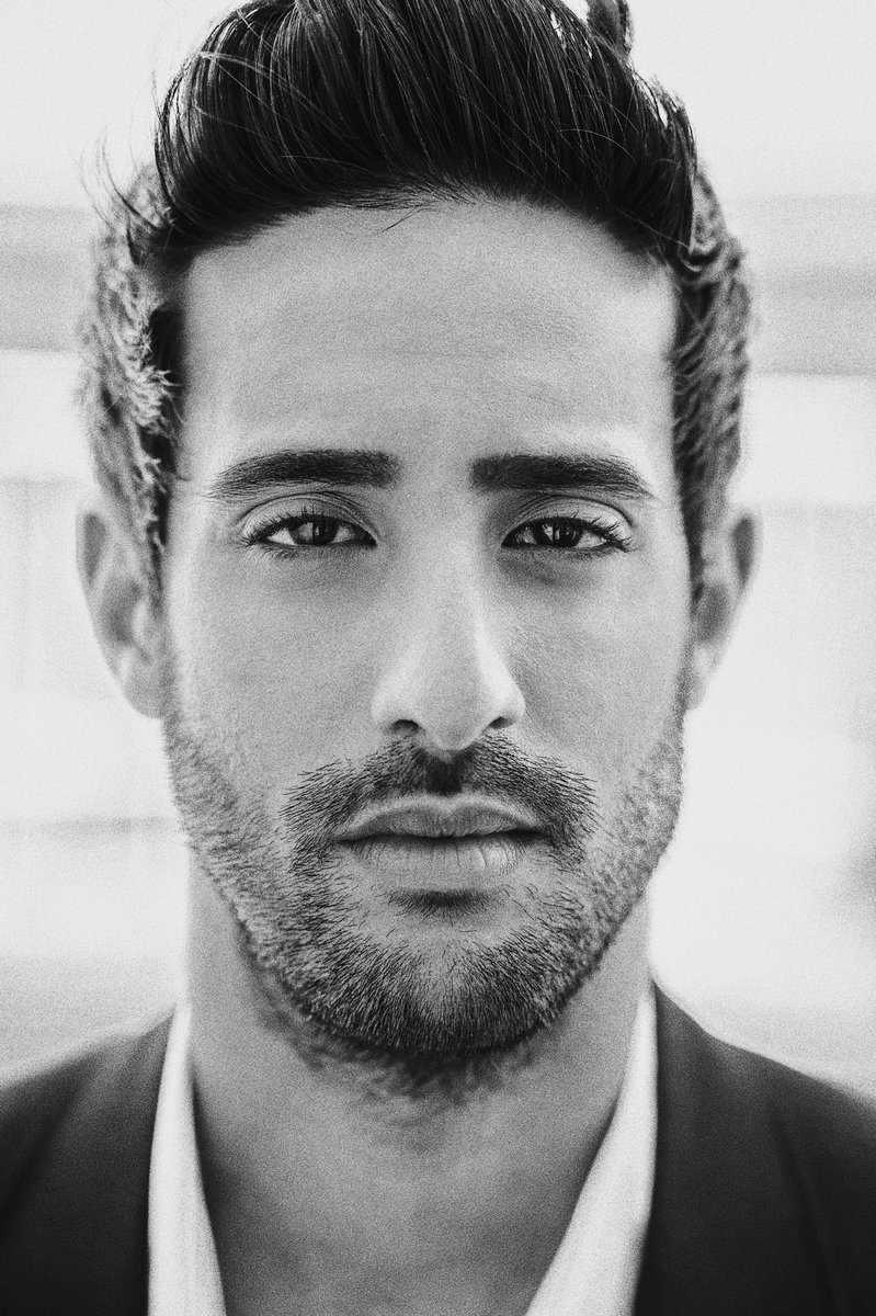 SamiSlimani's tweet photo. Verrückt zu denken, dass ich seit fast 10 Jahren auf Social Media bin.
Und nun? Bin ich 28 und bereit den nächsten Schritt zu gehen. Sami 2.0 sozusagen. Erwachsen. Reifer. Erfahrener. Habe zwar noch viel dazu zu lernen und meine Makel, aber das gehört dazu. https://t.co/jDNuHex1sX