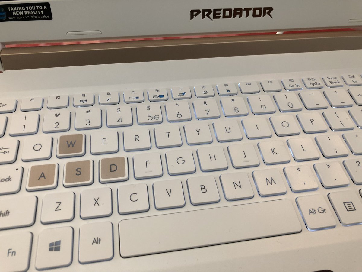 pascalparole's tweet photo. Au #Computex2018 comme à la #HouseofFans à Paris la classe de l’#Helios300 spécial edition demeure internationale tout en blanc #AcerWindows #ExplorerParty https://t.co/yDcM3GLoj1