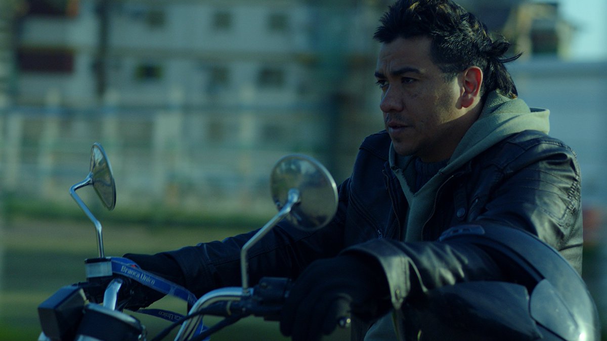 CEn140's tweet photo. #ElMotoarrebatador evidencia sus méritos para haber representado a la Argentina en el festival de Cannes. Con toques de humor negro, es un drama sobre un motochorro arrepentido y el curioso vinculo que forma con su última victima cuando esta se recupera de una perdida de memoria. https://t.co/Vaj5iNkDxg