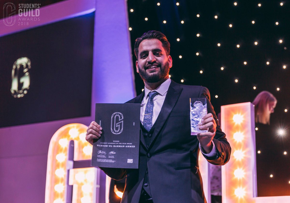 WaheedURAhmed1's tweet photo. So incredibly humbled to have won the most distinguished honour that the @ExeterGuild awards - The @UniofExeter Student Leader of the Year 2018!ππThis is truly the highlight of what has been an amazing year!ππ» @ExeterMed @Clive_Ballard @ExeterSurgSoc #ExeterGA2018 #SelfBelief https://t.co/qsYPj4a21K