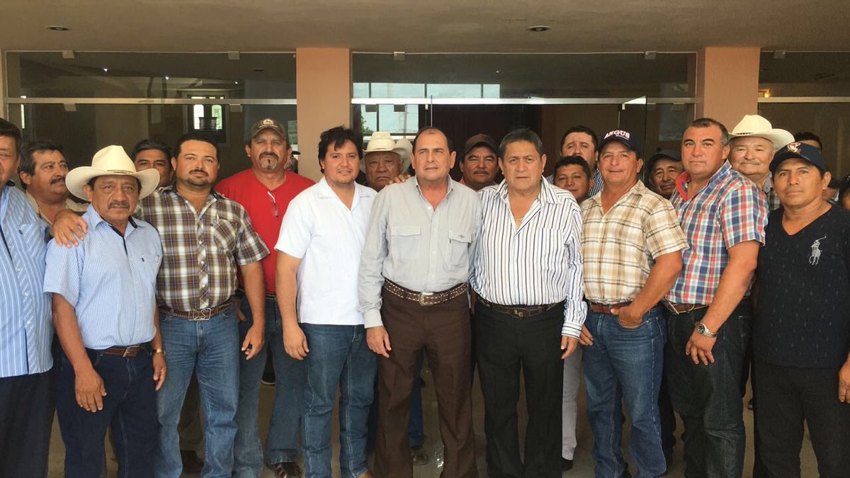 OswaldoChazaro's tweet photo. Seguimos recorriendo cada rincón de México reuniéndonos con los compañeros productores pecuarios de la estructura del @FUGOM_CNOP en apoyo a @JoseAMeadeK, este día estamos en #Yucatán https://t.co/8qoAMfr5CQ