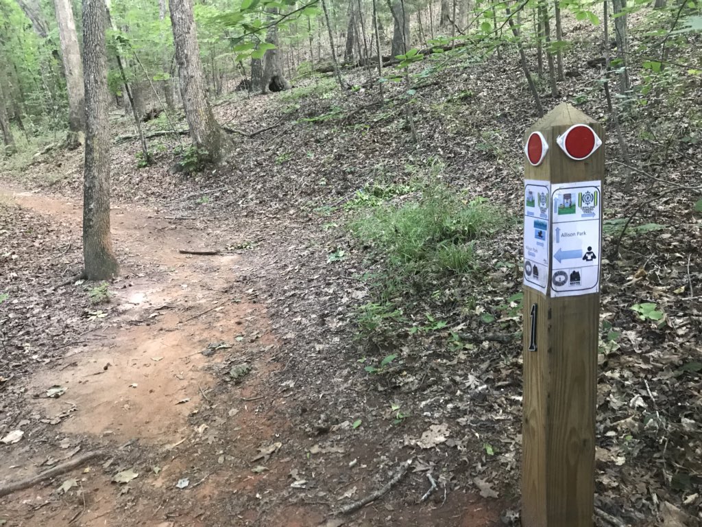 RunNerdGirl's tweet photo. From yesterday’s trail run, #trailmarker for the #RunChatHunt.  So thankful for the @BaxterTrails Club and the amazing job they do keeping the trails in Baxter safe, clean and well marked! https://t.co/FBVgxujUxE
