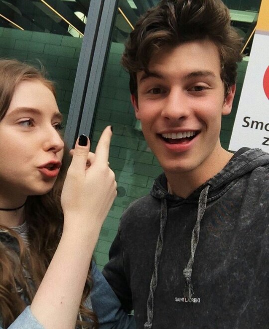 ShawnLegendas's tweet photo. Essa é uma das melhores sequências de fotos de fã com o Shawn que eu já vi, pra ser melhor só falta ser eu ali com ele.
//Jubs https://t.co/ymFKdOV693