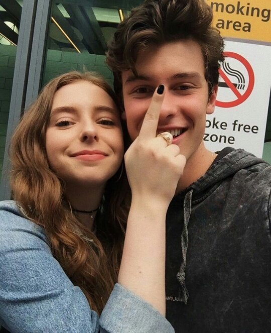 ShawnLegendas's tweet photo. Essa é uma das melhores sequências de fotos de fã com o Shawn que eu já vi, pra ser melhor só falta ser eu ali com ele.
//Jubs https://t.co/ymFKdOV693