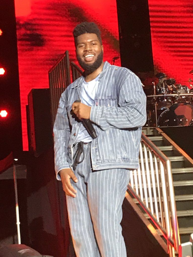 _alexandriagn_'s tweet photo. The best night of my life hands down. You are even more precious in real life!!! @thegreatkhalid #roxytour https://t.co/YhLRGYdEFa