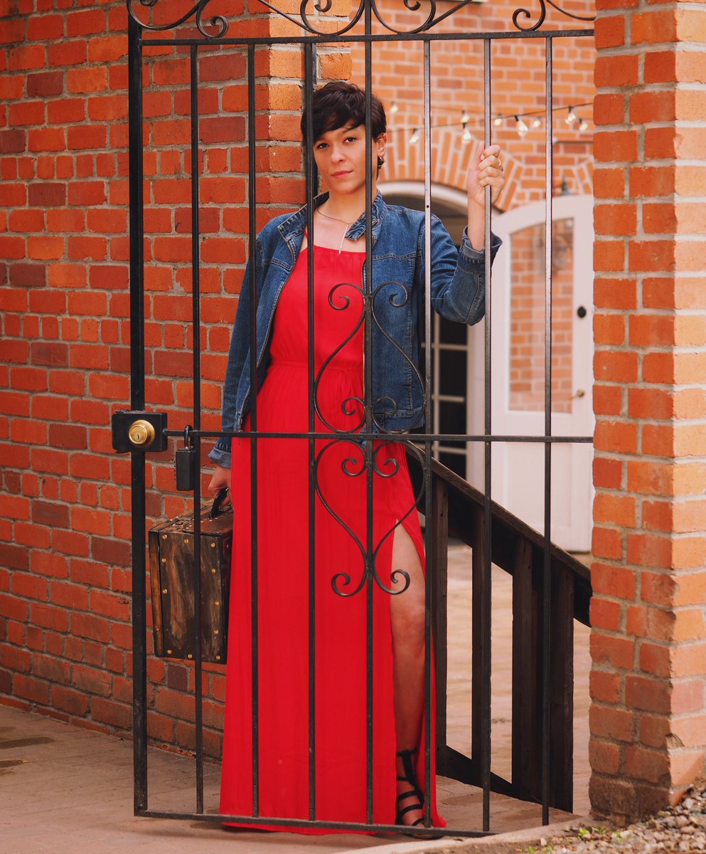 NatalieJRBauer's tweet photo. ππ»
π·: @ word_problem on instagram
#model #curvemodel #modeling #shorthairdontcare #reddress #modellife #curvygirl #photoshoot #photography #gate #brick #denimjacket #suitcase #wanderlust #immcurvesdoitbetter #jagmodels #naturalmodelsla #beyou #wlyg https://t.co/OgVQEqlhMl