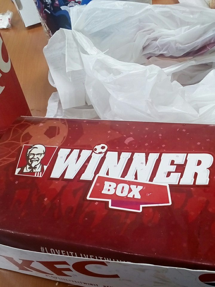 Antxny876's tweet photo. Was it worth it?
Yes! Yes it was
#kfc #WinnerBox https://t.co/pn8A44eiM1
