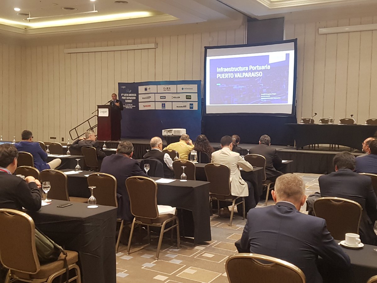 folovap's tweet photo. Presidente de @folovap Sr. Gonzalo Davagnino presentando la experiencia de Puerto Valparaíso, en el 4th Latin America Port Expansion Summit 2018 https://t.co/zqdDeqbhsx