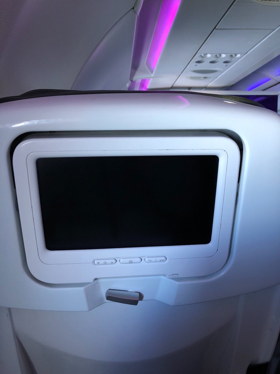 TonyPatt85's tweet photo. Integration fail on @AlaskaAir 1674 to Denver. Screens completely off, No inflight ent., outlets don’t work. Is this a throwback flight ? 🤔🤦🏻‍♂️ https://t.co/JzzZixyzoV